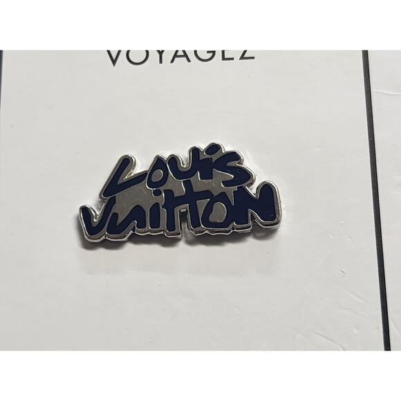 Louis Vuitton Pintrill NYCVVV Logo Letter Silver Lapel Pin - Picture 4 of 6
